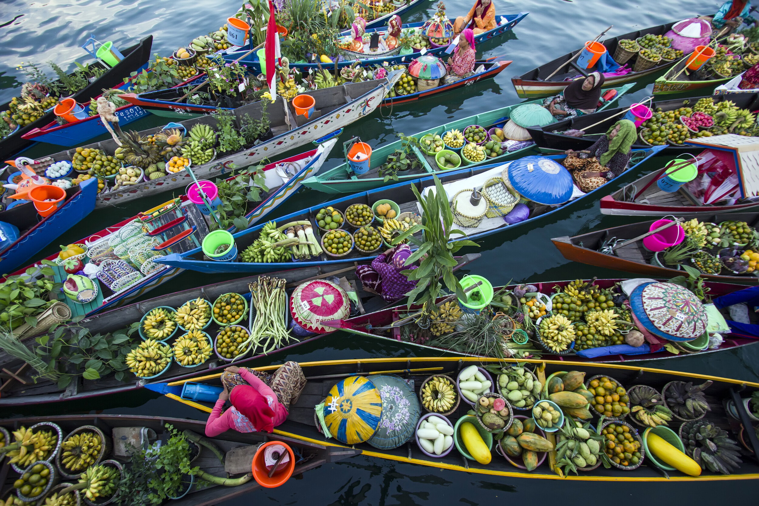 Vibrant Floating Market by Fauzan Maududdin