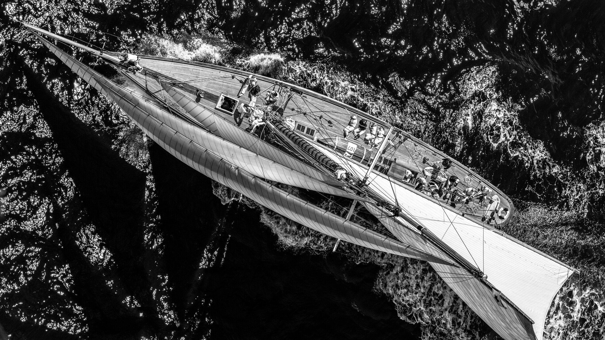 Overhead Classic Yacht